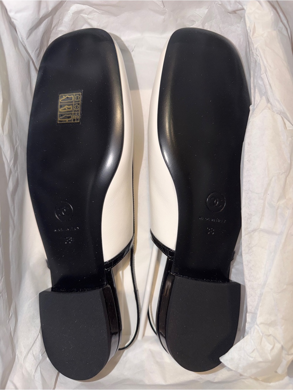 Chanel 26B White Black Lambskin Patent Square Toe Bold CC Logo Slingback Flat 38 - Picture 16 of 17